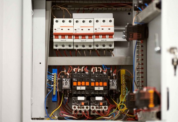 تابلو برق صنعتی چیست؟ توضیح کامل استادکارانه + نکات طلایی نصب و طراحی